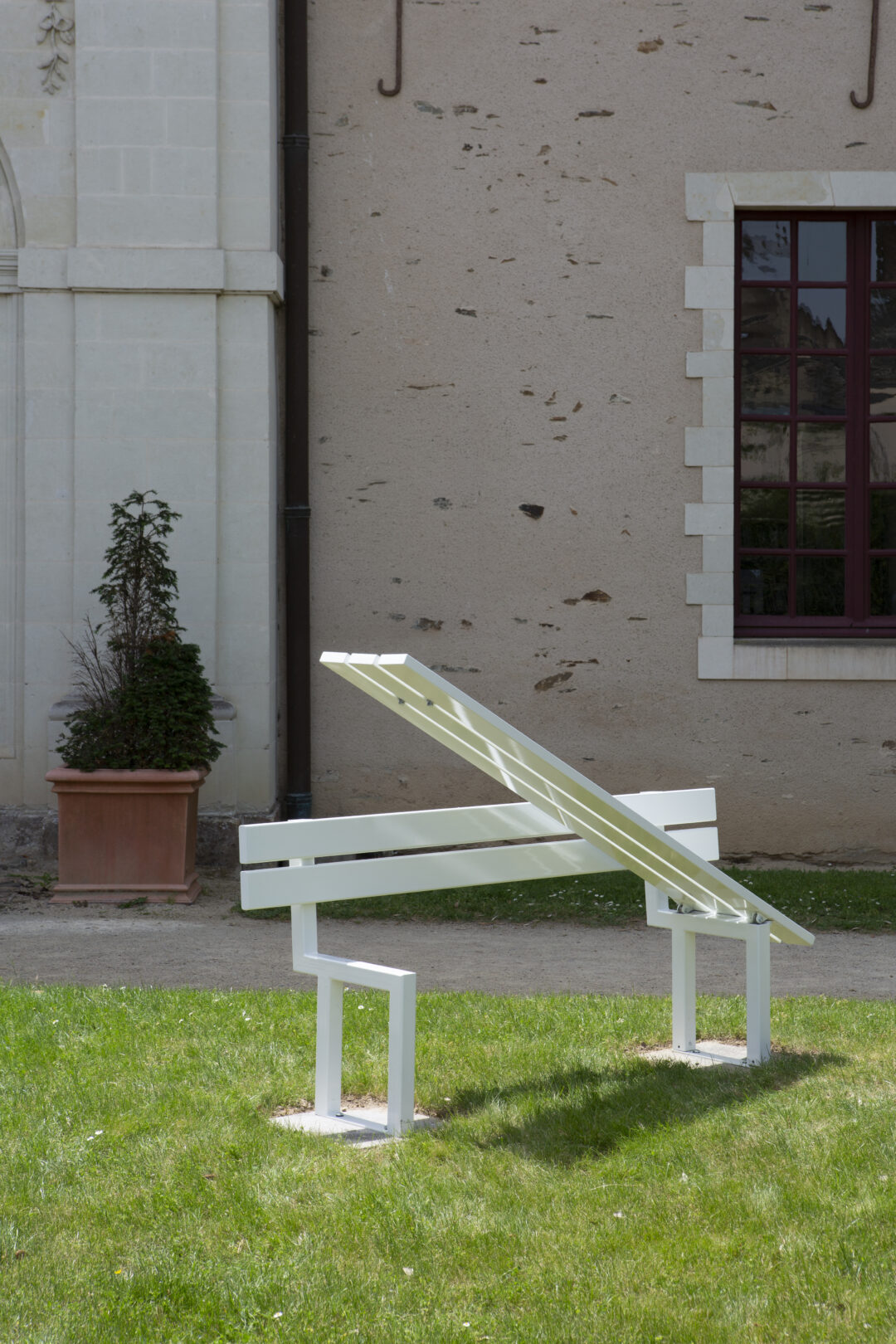 Jeppe_Hein_Modified_Social_Bench_H_photo_Gregory_Valton